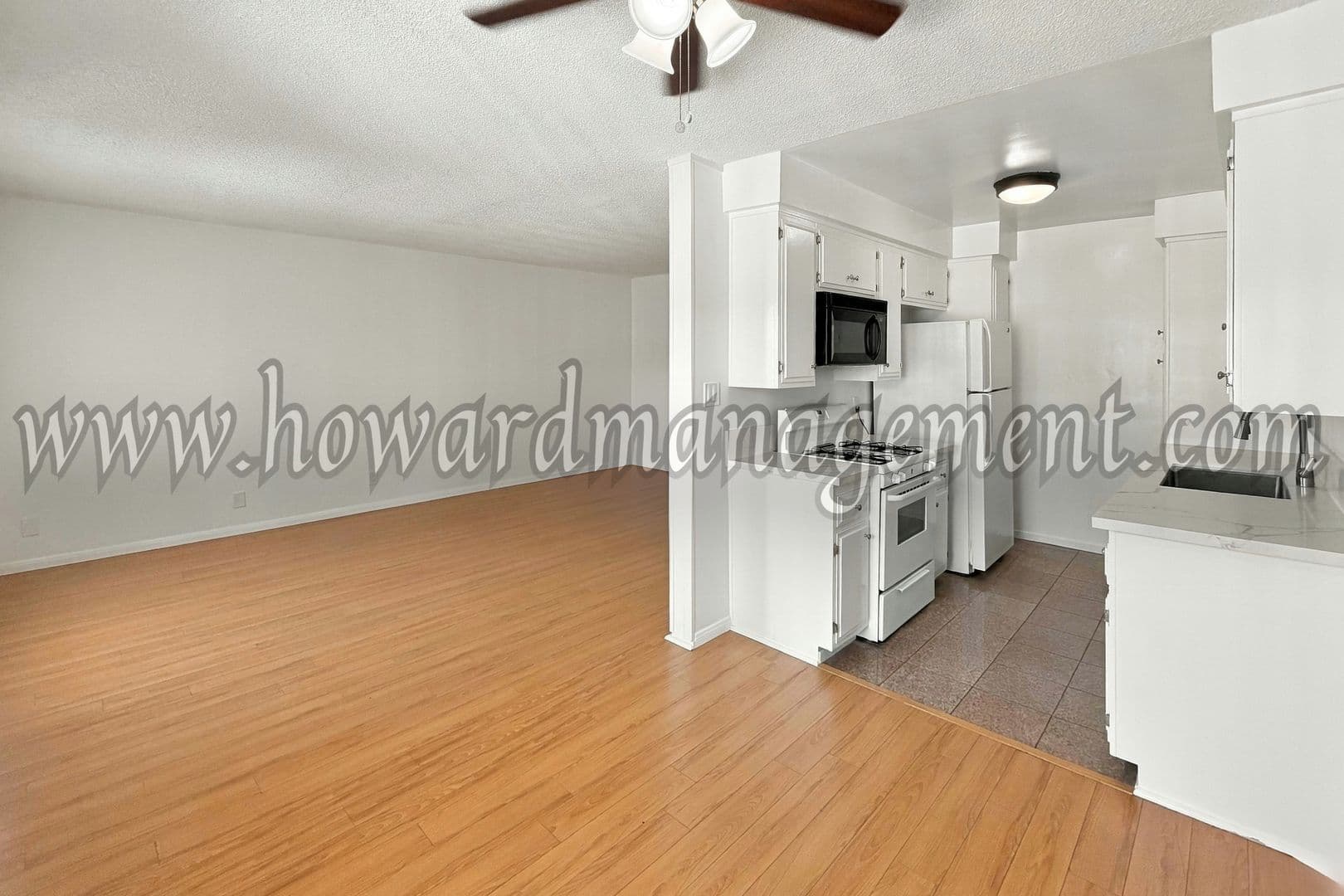 Los Angeles Apartment: 1560 Saltair Ave