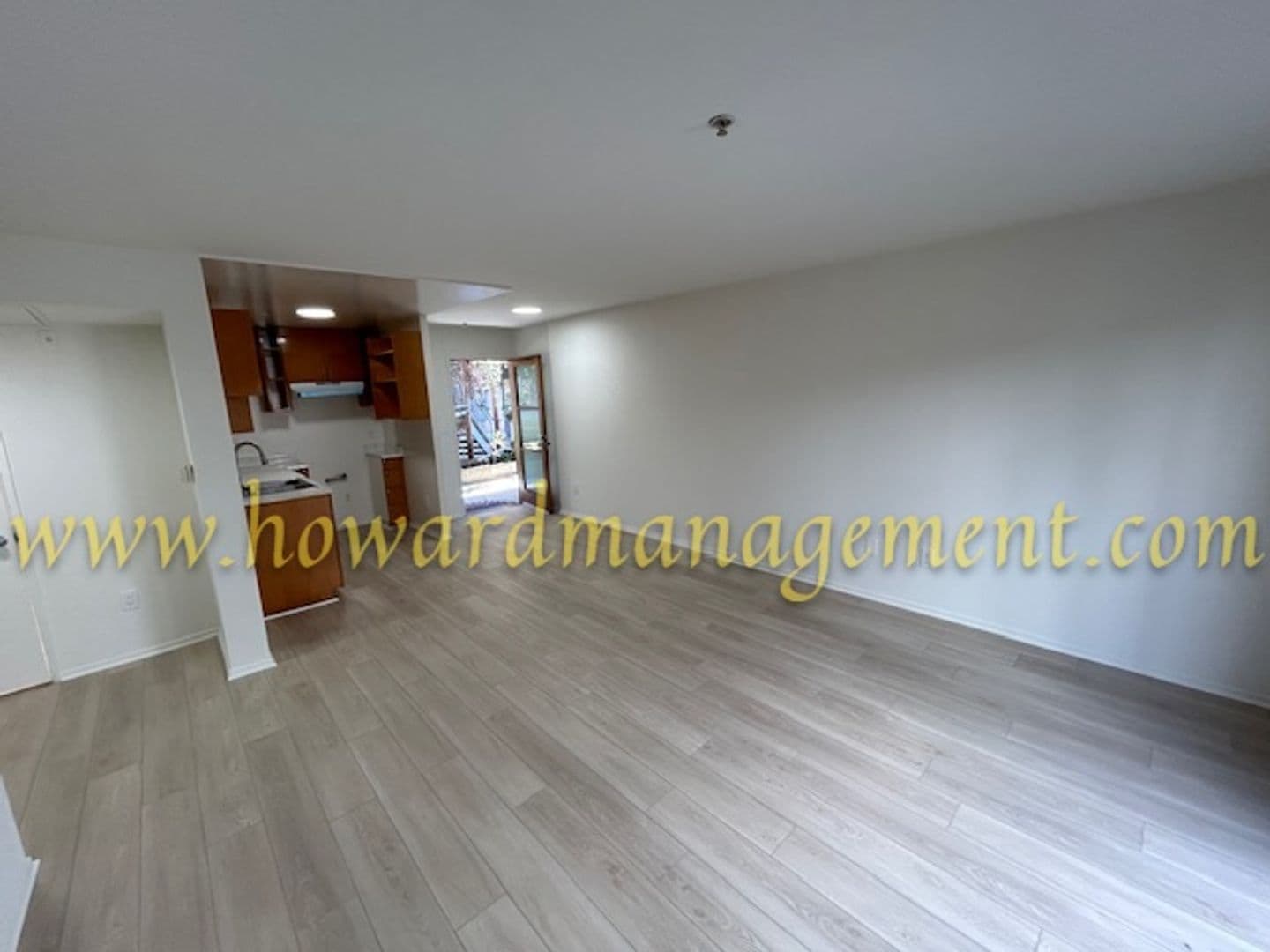 Santa Monica Apartment: 1011 Pico Blvd