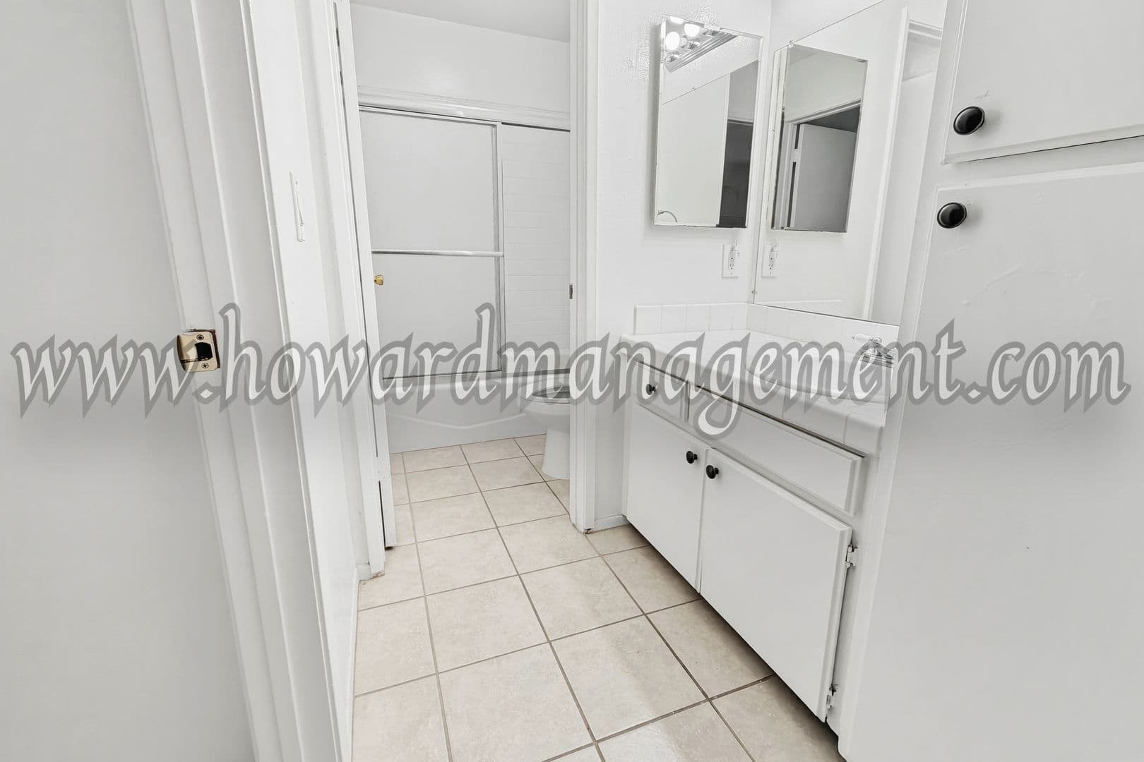 Santa Monica Apartment: 323 Bicknell Ave