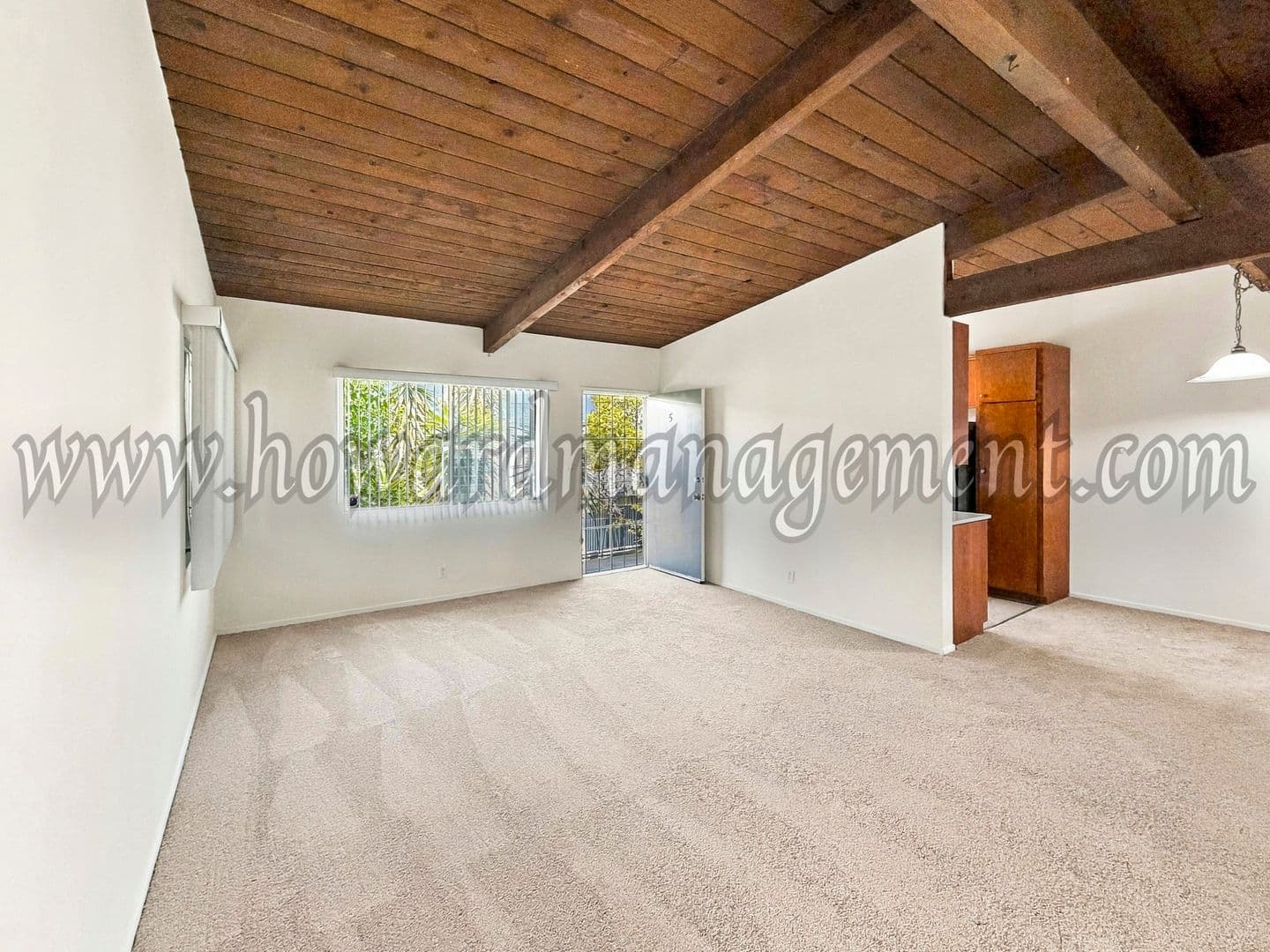 Los Angeles Apartment: 3645 Vinton Ave