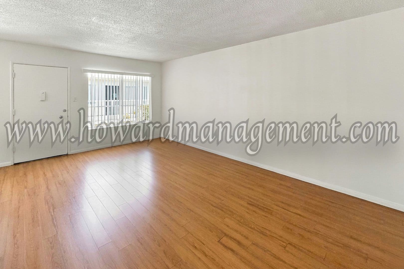 Los Angeles Apartment: 1560 Saltair Ave