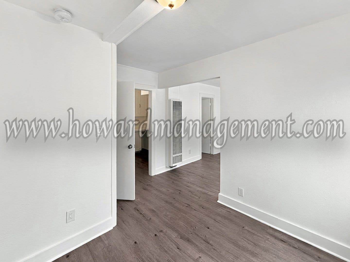 Los Angeles Apartment: 117 S Reno St