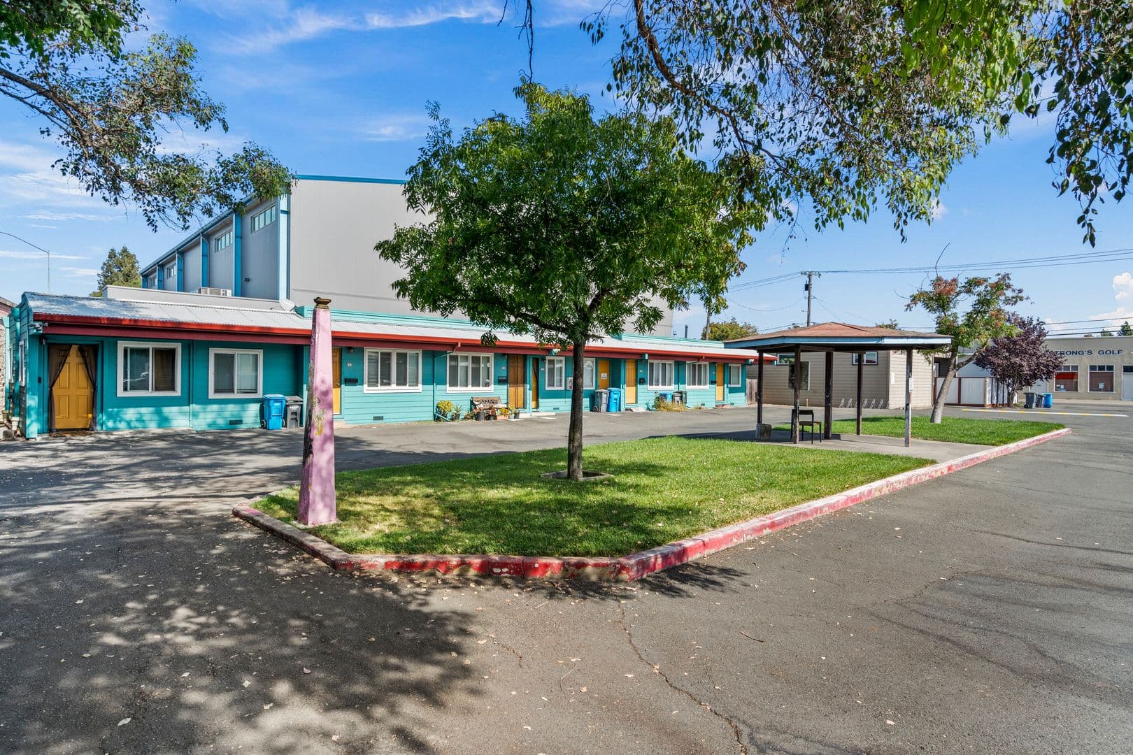 Santa Rosa Apartment: 1015 S A St