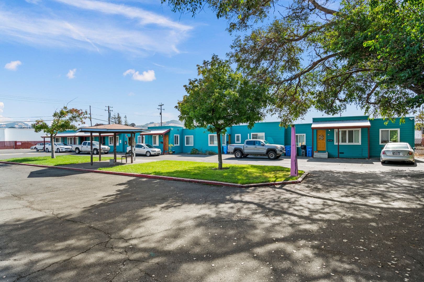 Santa Rosa Apartment: 1015 S A St