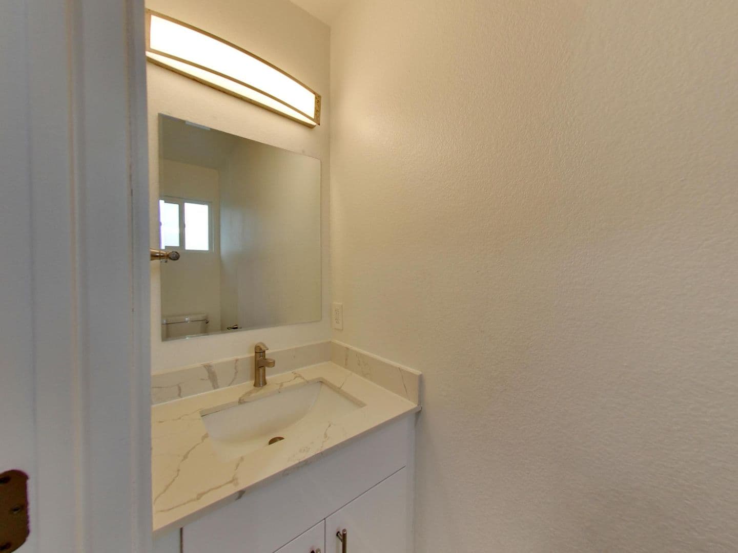 Windsor Apartment: 8690 Old Redwood Hwy.