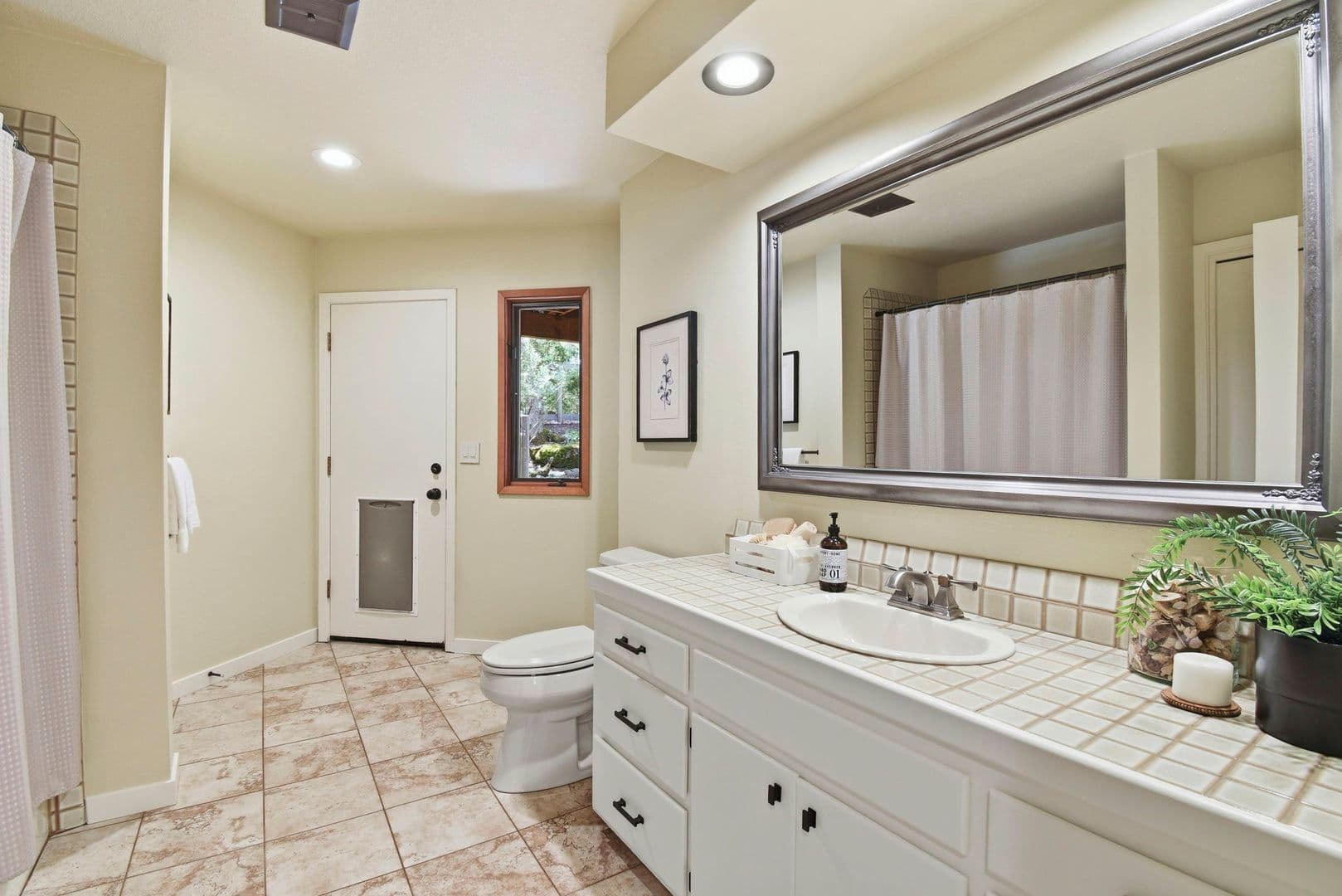 Santa Rosa House: 4730 Woodcliff Court