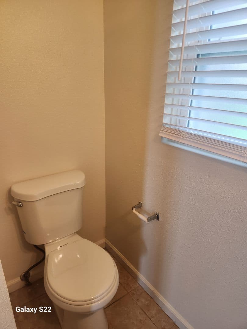 Santa Rosa Apartment: 1015 S A St
