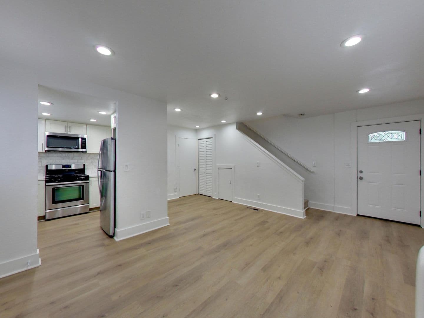 Windsor Apartment: 8690 Old Redwood Hwy.