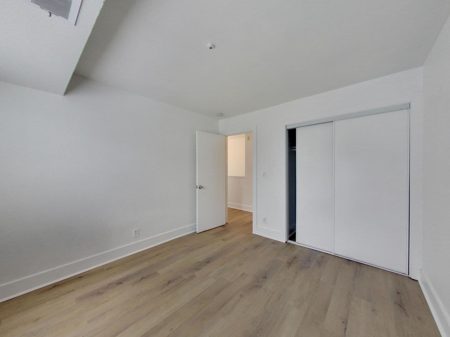 Windsor Apartment: 8690 Old Redwood Hwy.