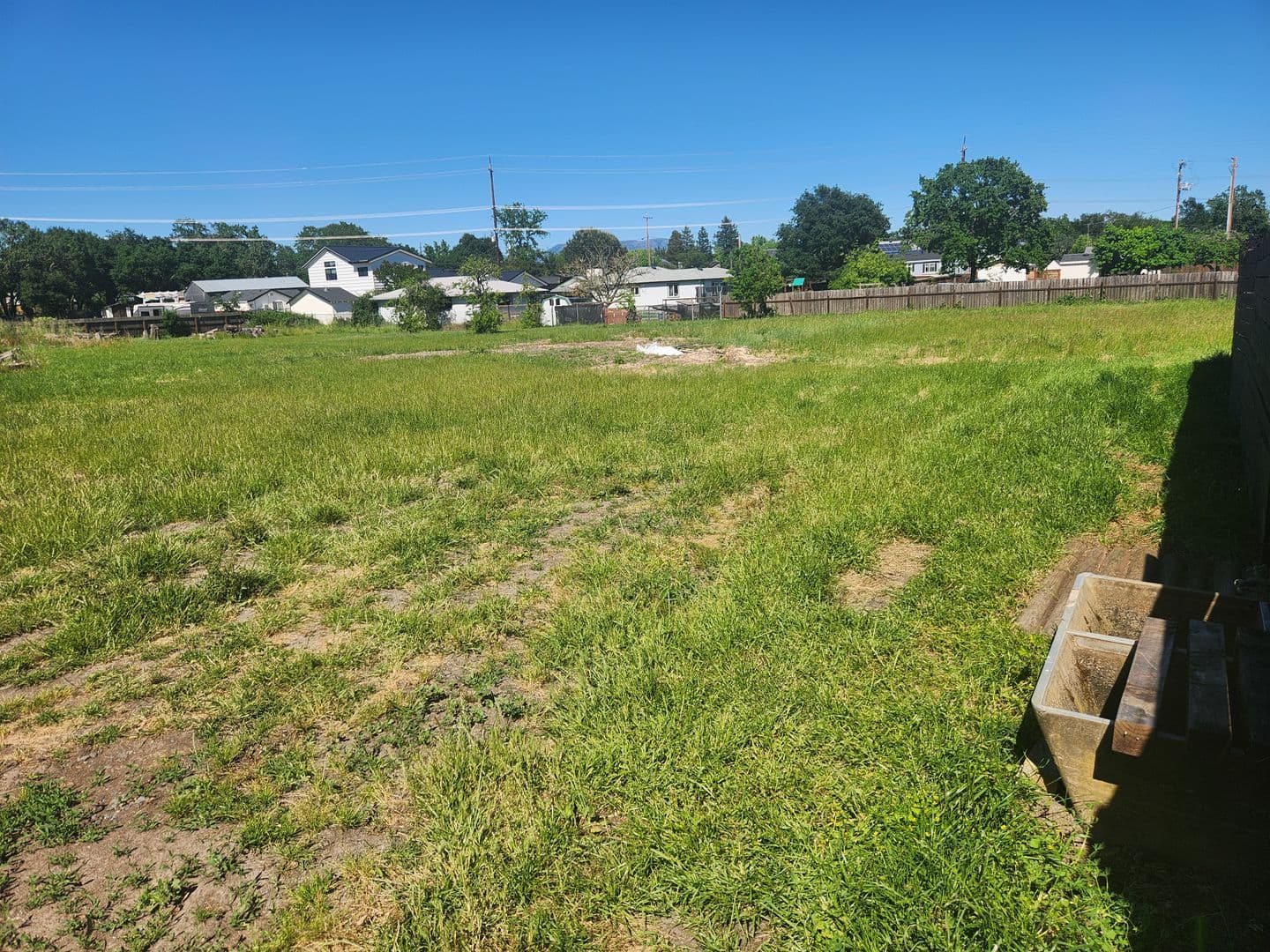 Windsor Apartment: 985 Gumview Rd