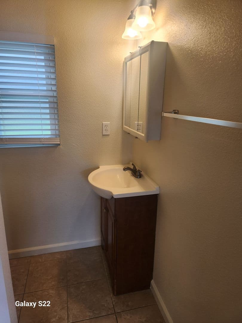 Santa Rosa Apartment: 1015 S A St