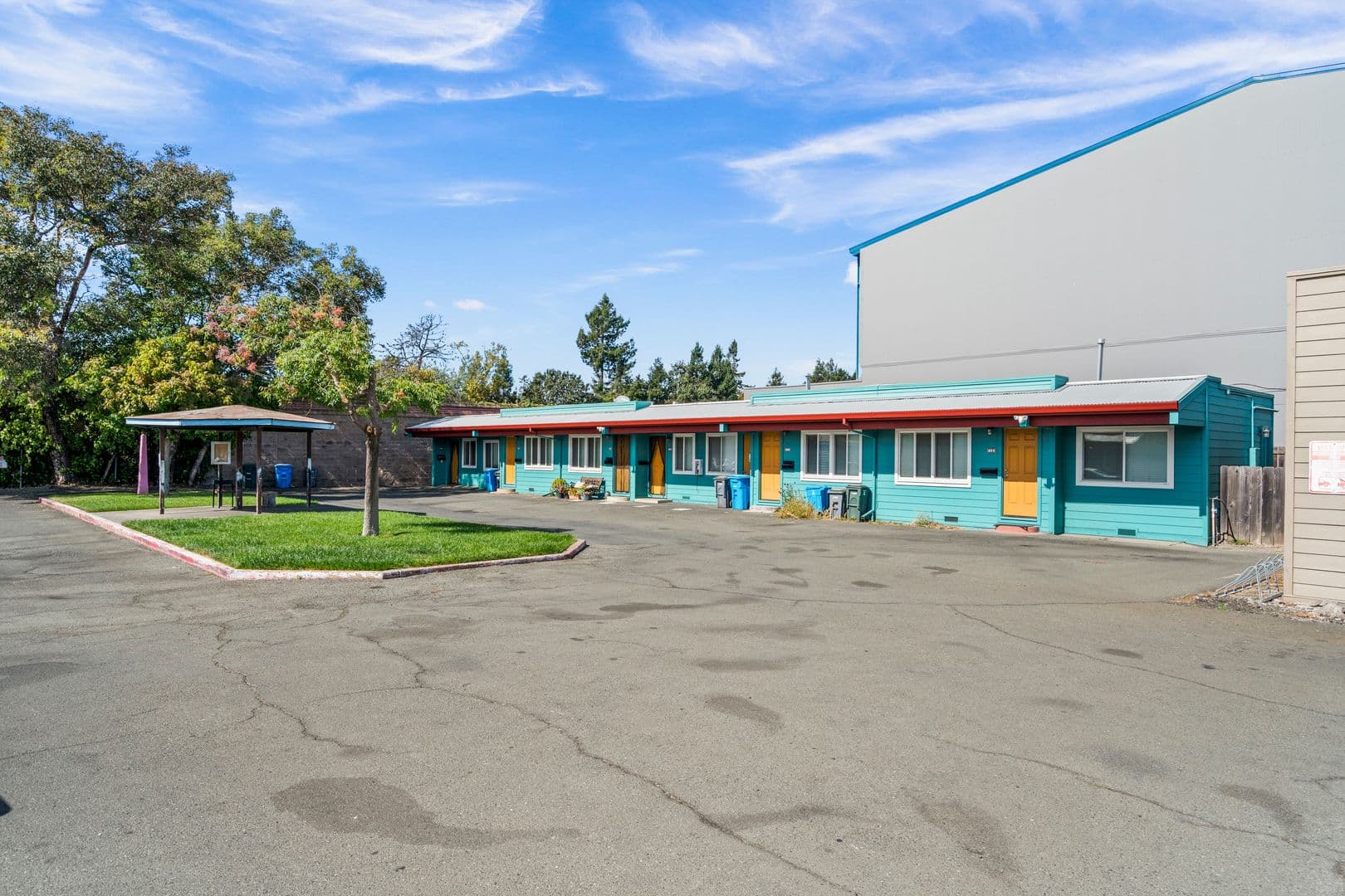 Santa Rosa Apartment: 1015 S A St