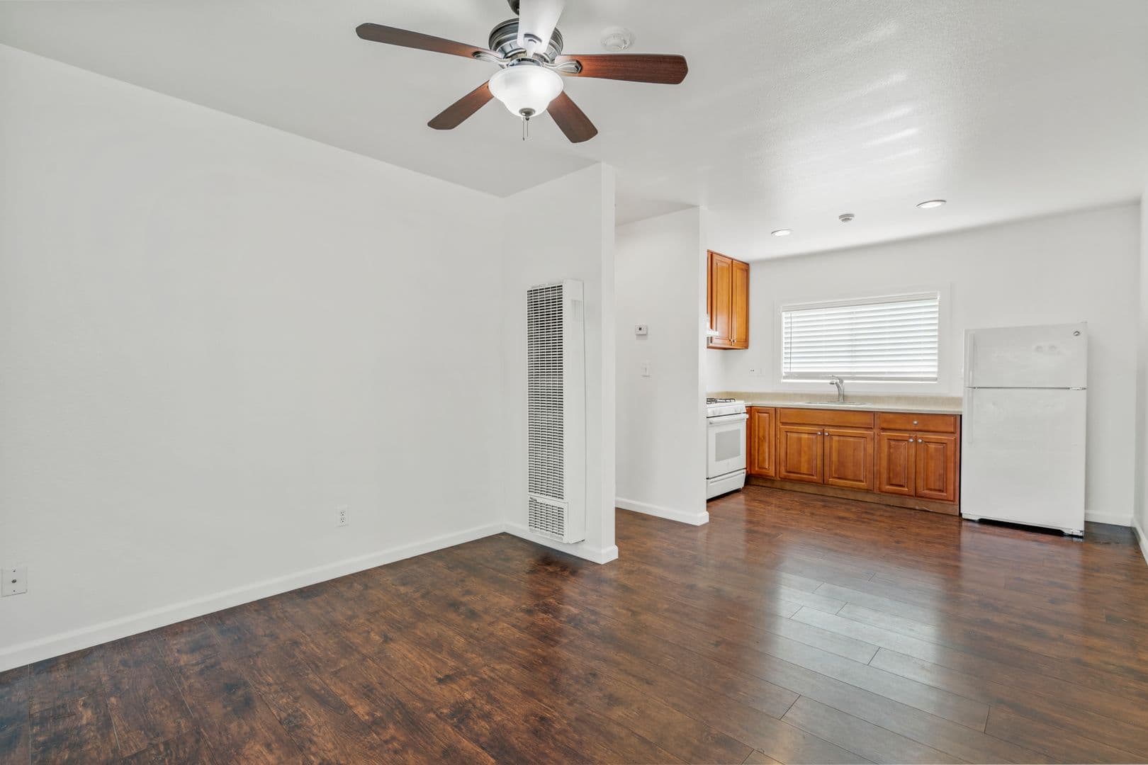 Santa Rosa Apartment: 1015 S A St