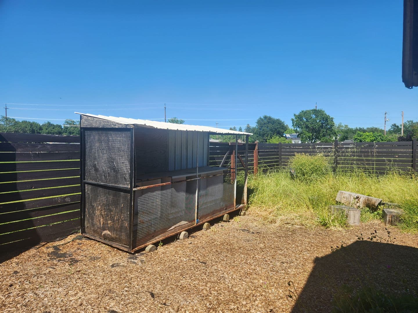 Windsor Apartment: 985 Gumview Rd