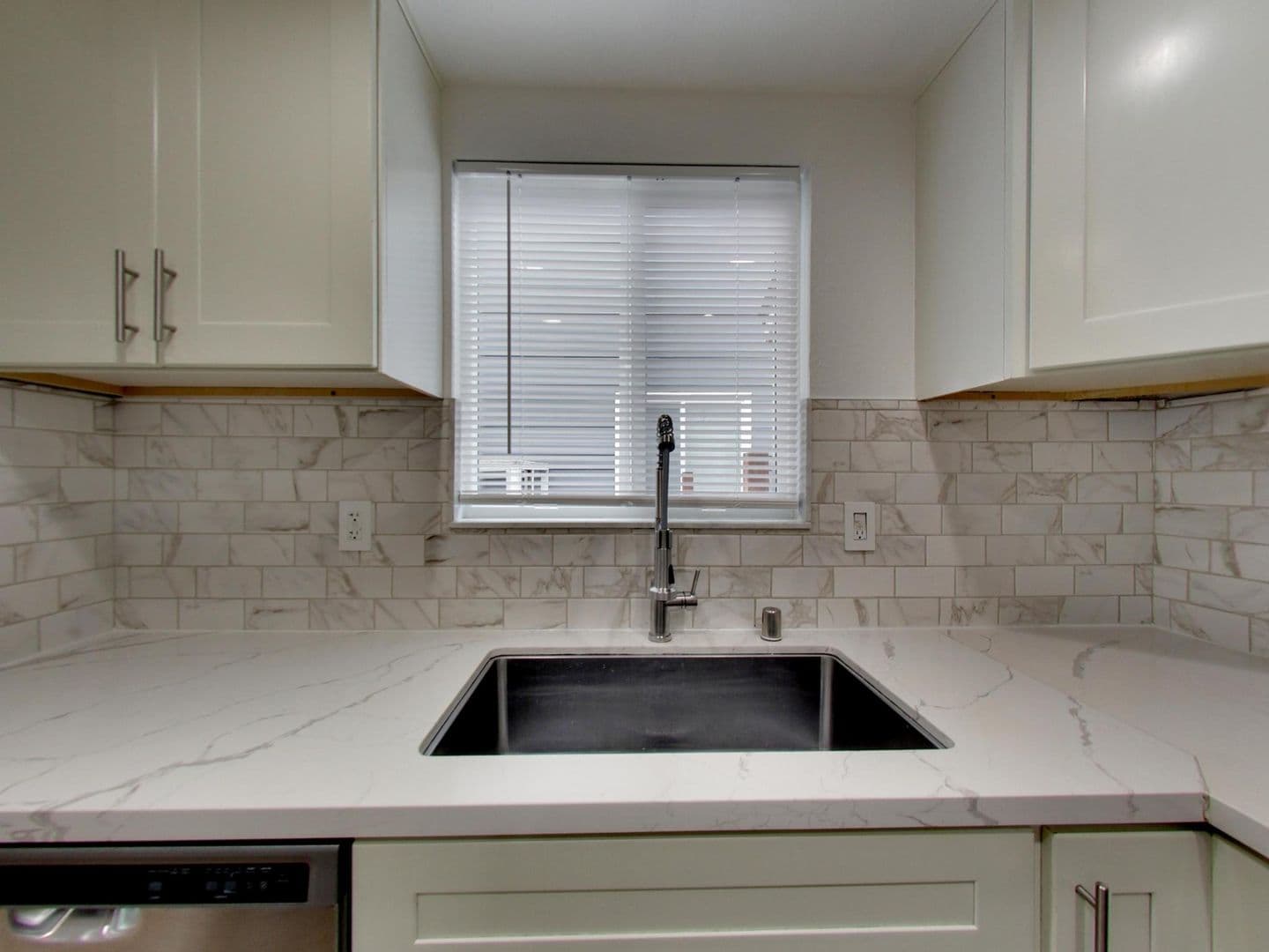 Windsor Apartment: 8690 Old Redwood Hwy.