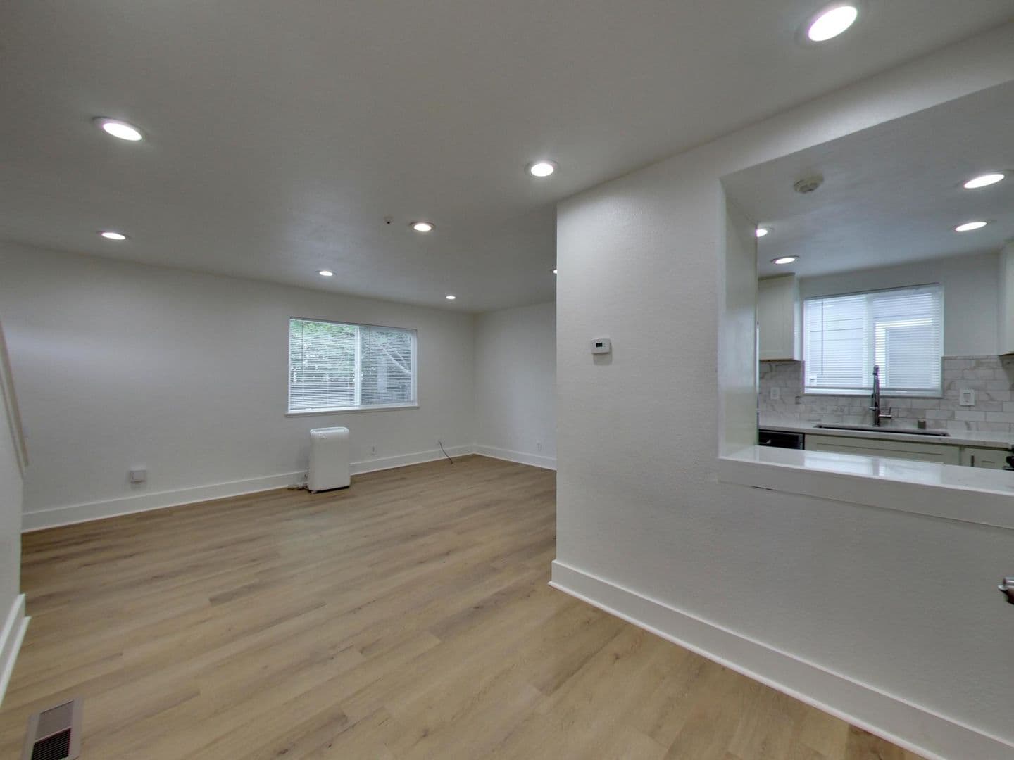 Windsor Apartment: 8690 Old Redwood Hwy.