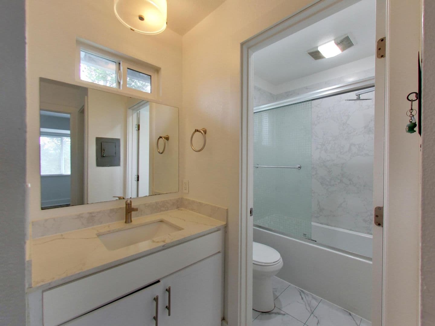 Windsor Apartment: 8690 Old Redwood Hwy.