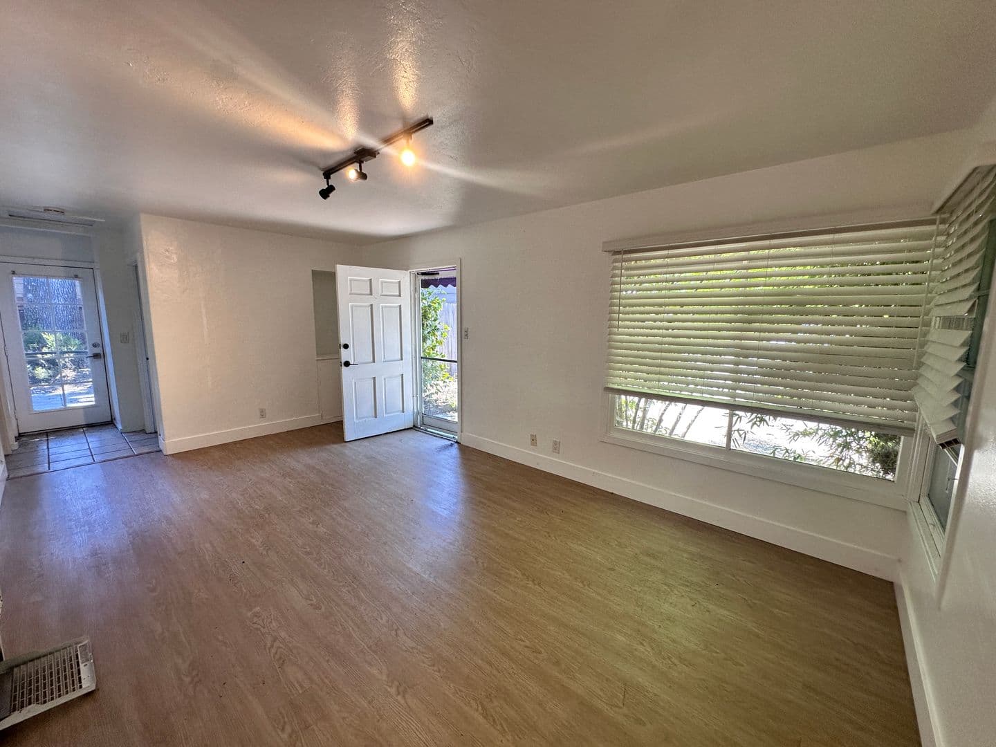Santa Rosa Apartment: 740 Mendocino Avenue
