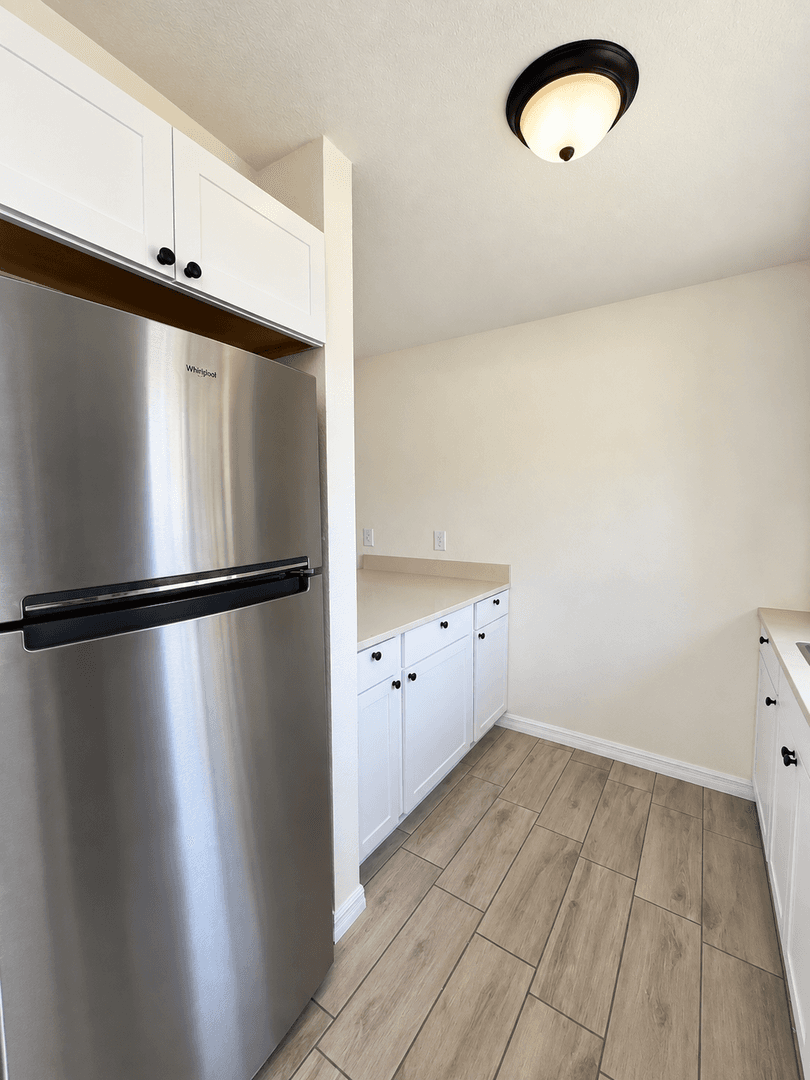 Holly Hill House: 1584 Revere Ln