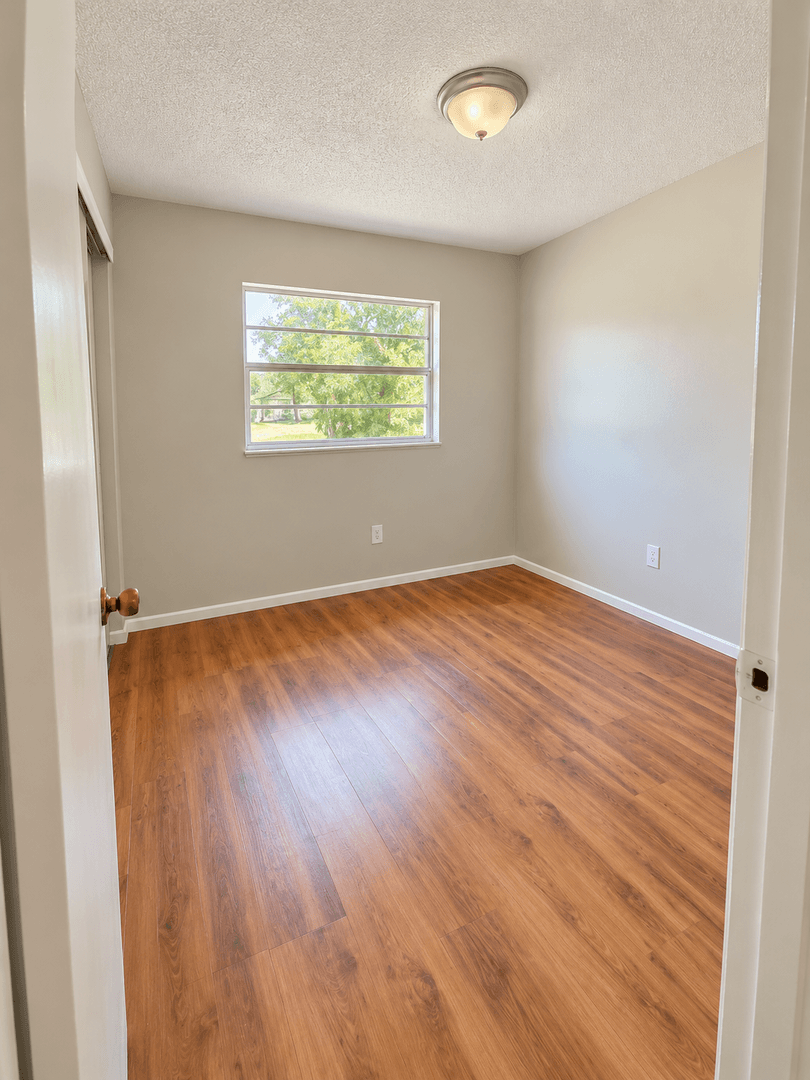 Orange City House: 521 Park Dr