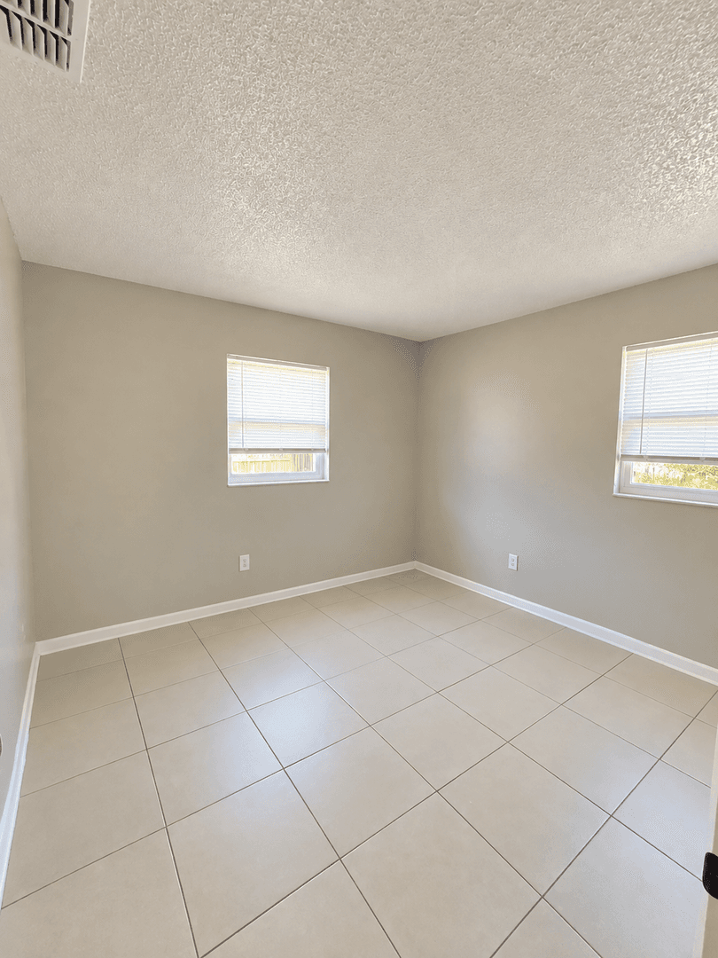 Deltona House: 2319 Otis Ave