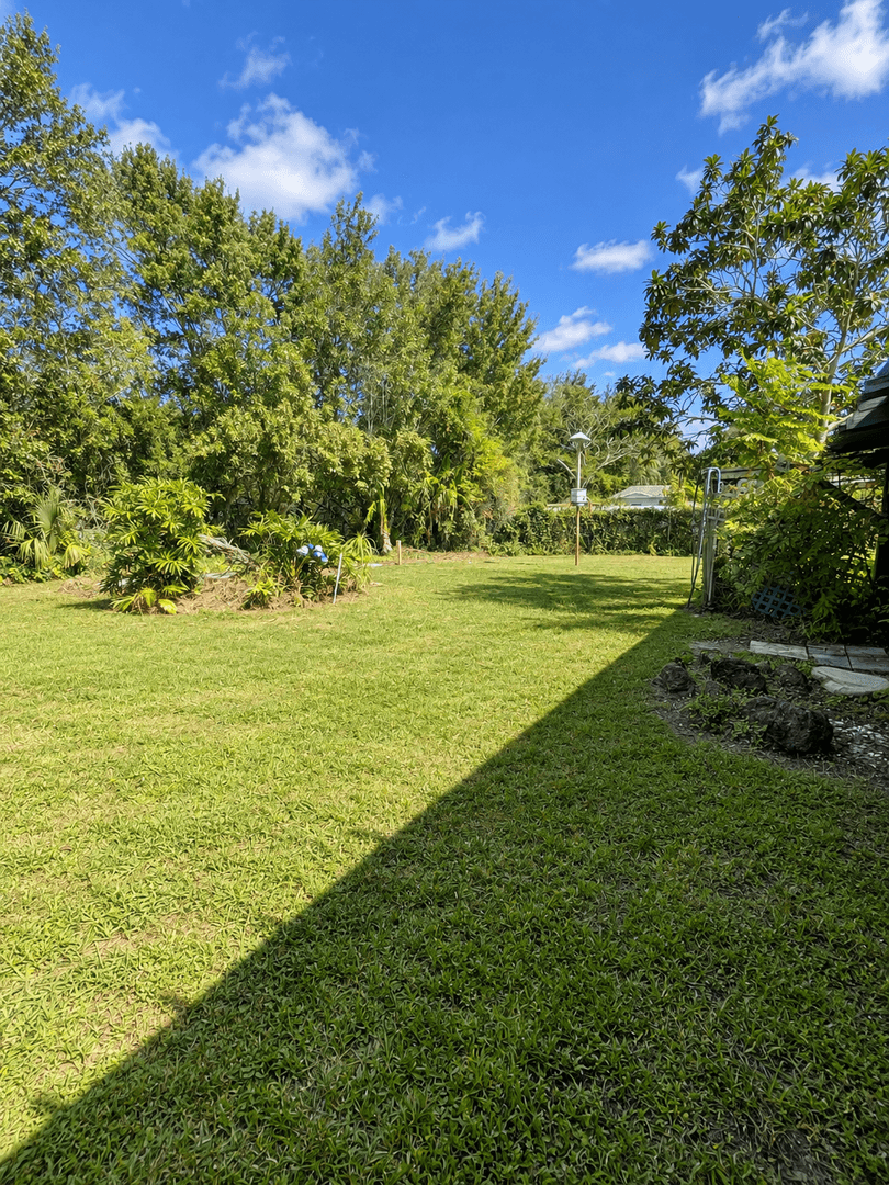 Debary House: 120 Dirksen Dr
