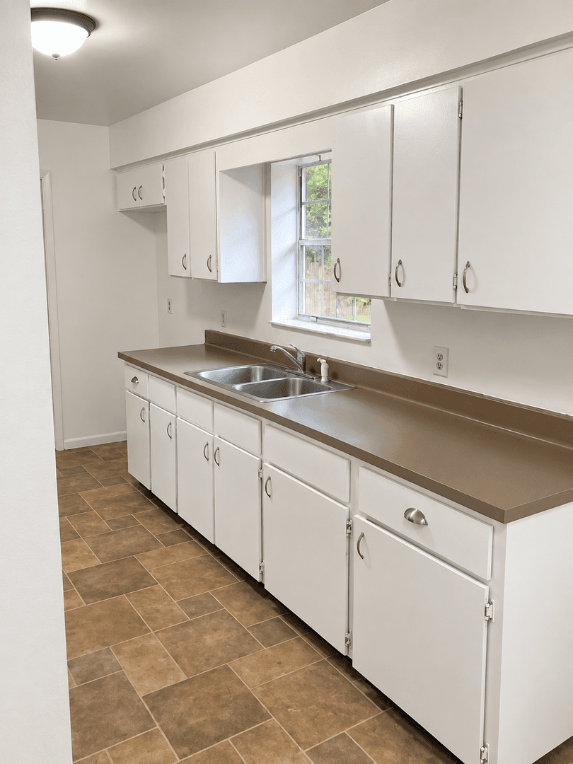 Orange City House: 1445 Hamilton Ave