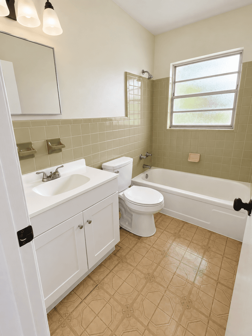 Debary House: 120 Dirksen Dr