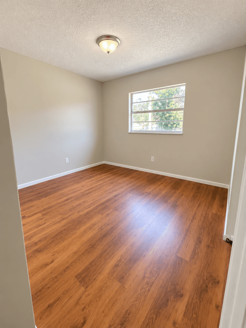 Orange City House: 521 Park Dr