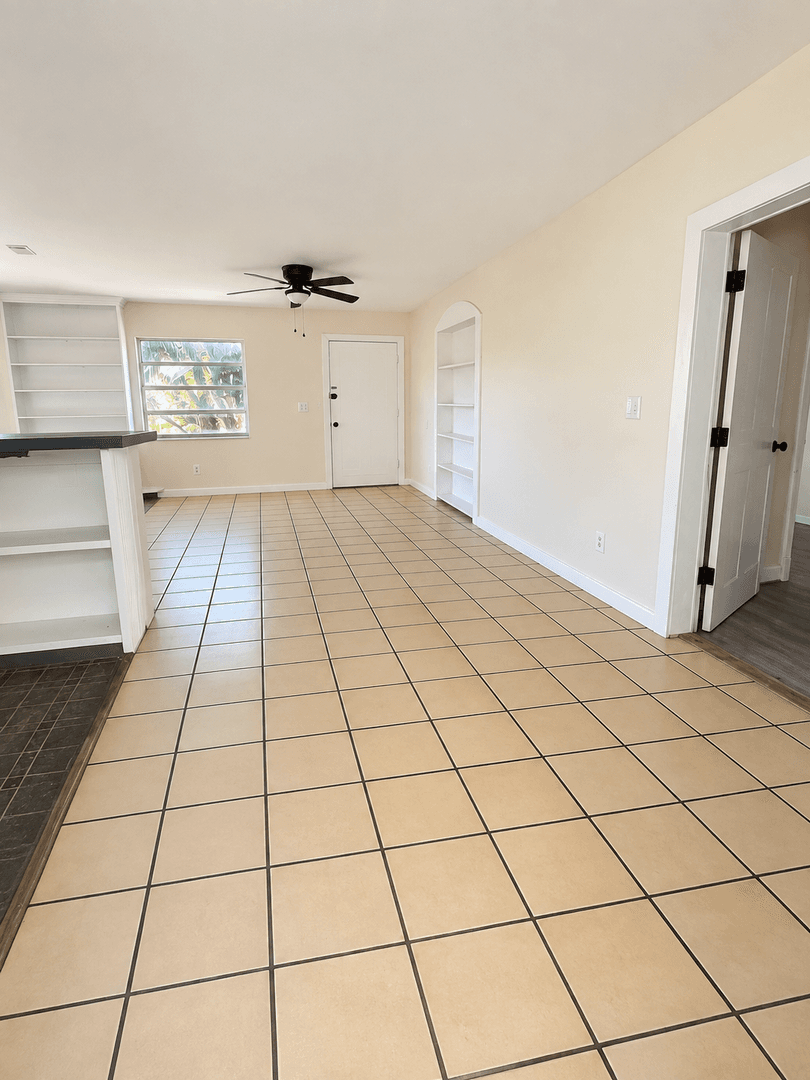 Debary House: 120 Dirksen Dr