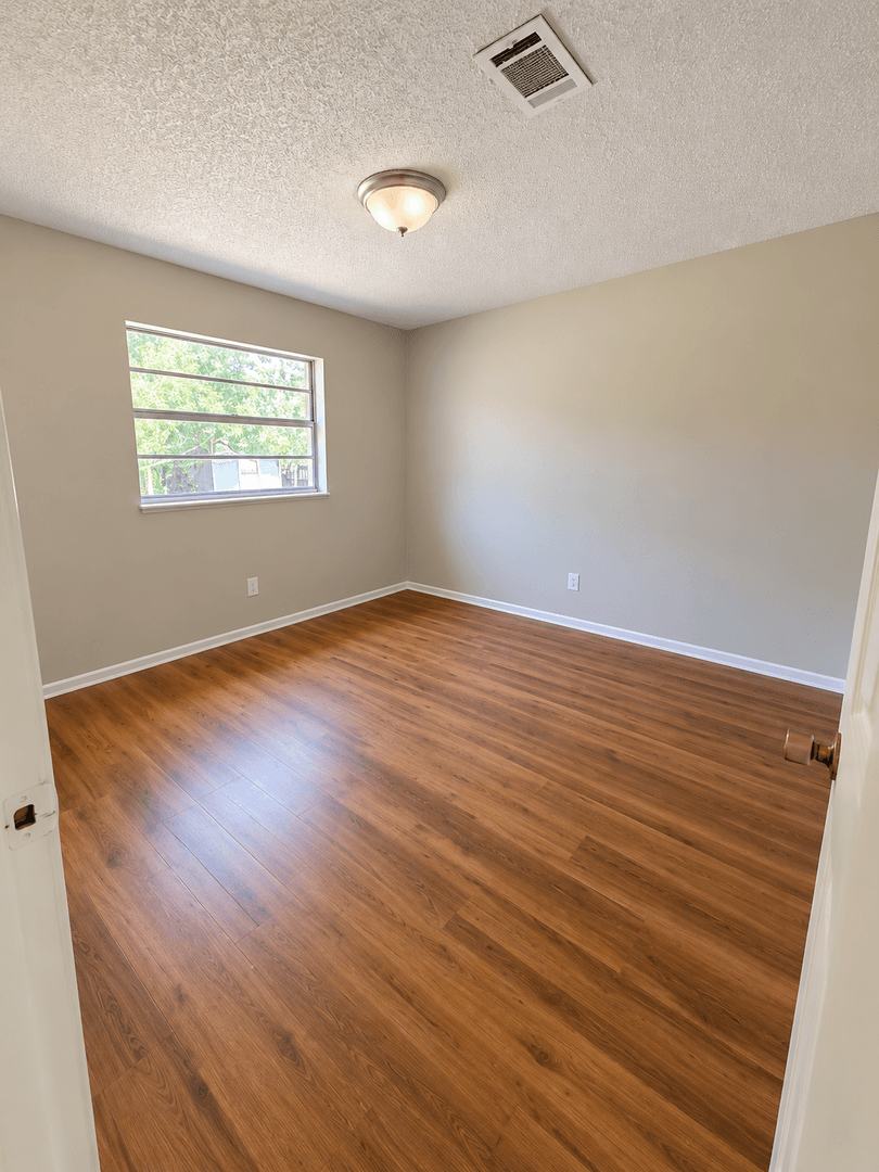 Orange City House: 521 Park Dr