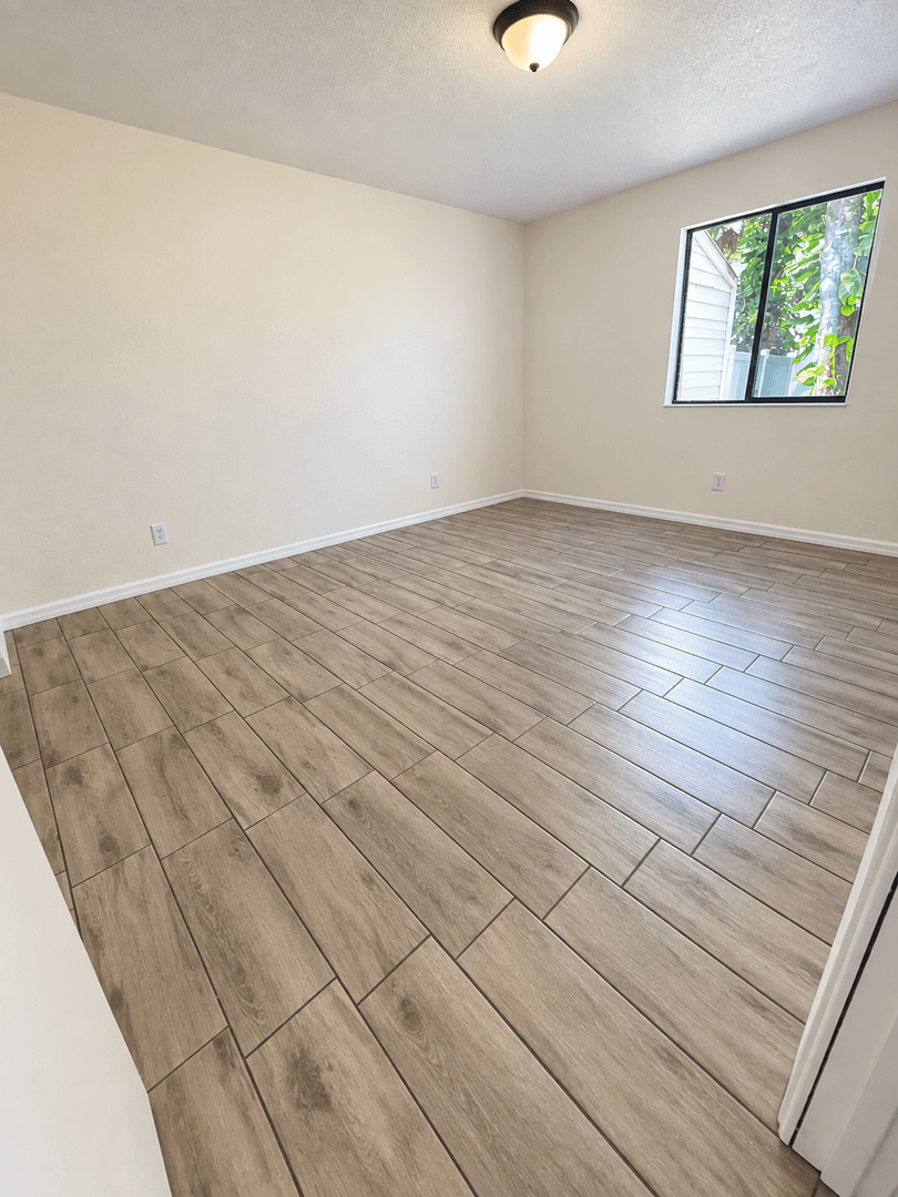 Holly Hill House: 1584 Revere Ln