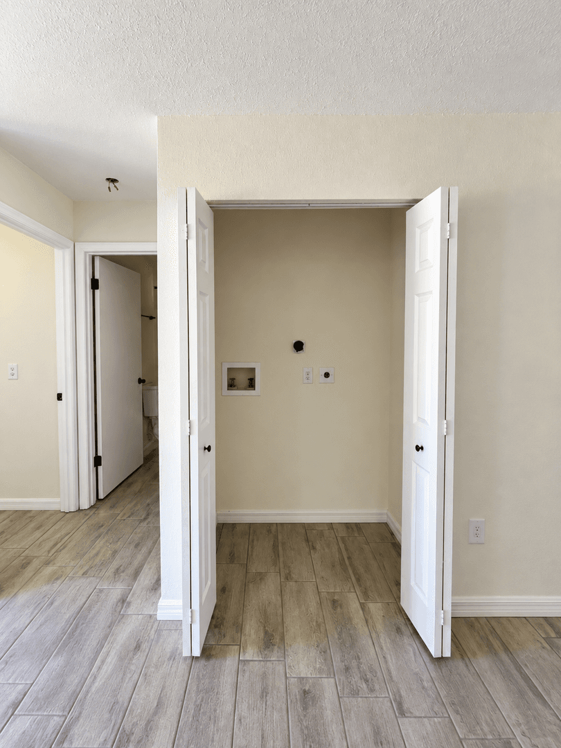 Holly Hill House: 1584 Revere Ln