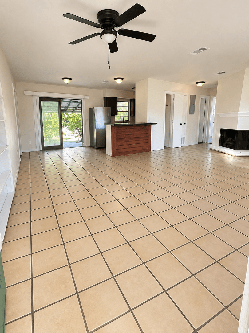 Debary House: 120 Dirksen Dr