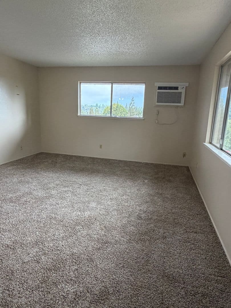 Auburn Apartment: 135-143 Dorer Drive