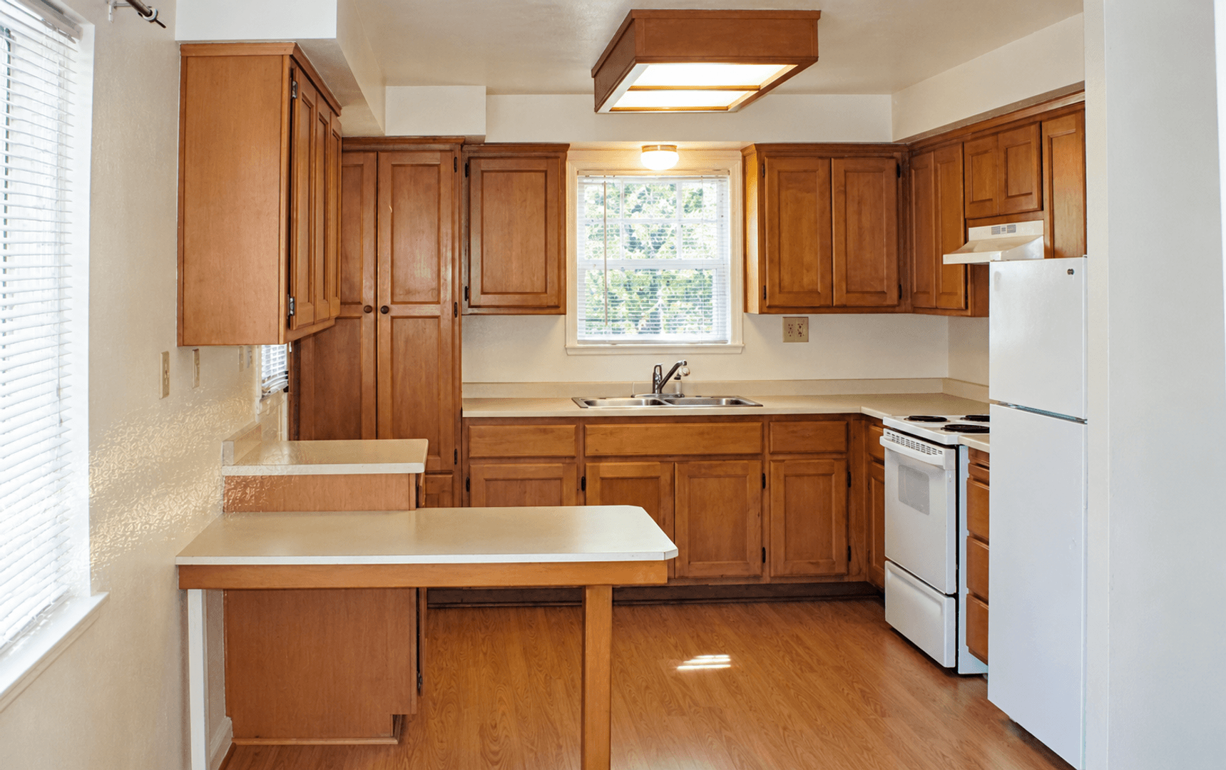 Auburn Apartment: 327 Nevada Street #1-5