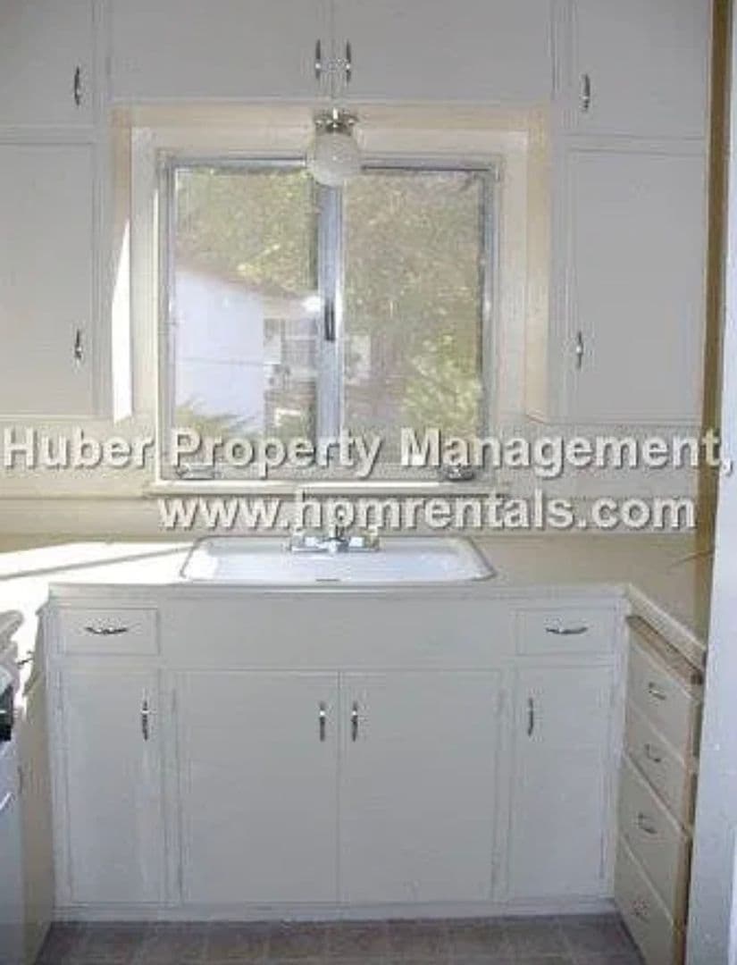 Auburn Apartment: 425 Finley St.(1-9)