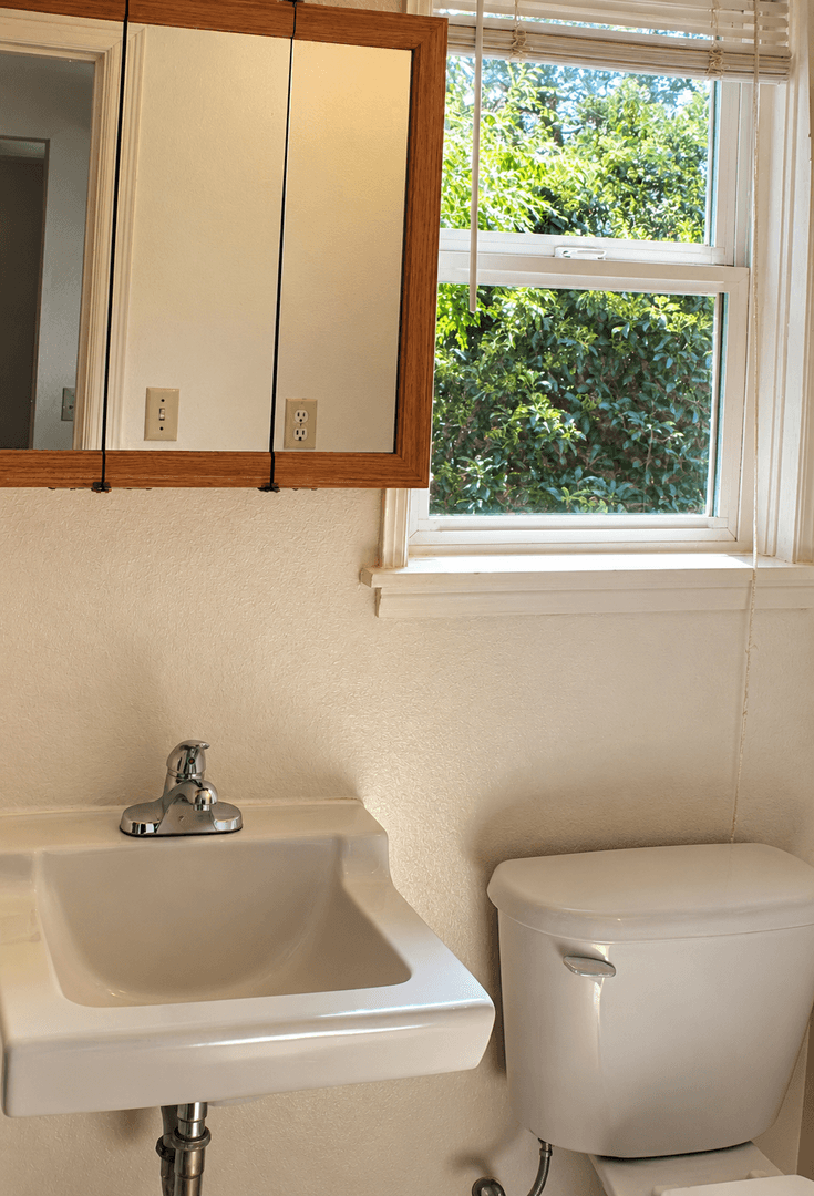 Auburn Apartment: 327 Nevada Street #1-5