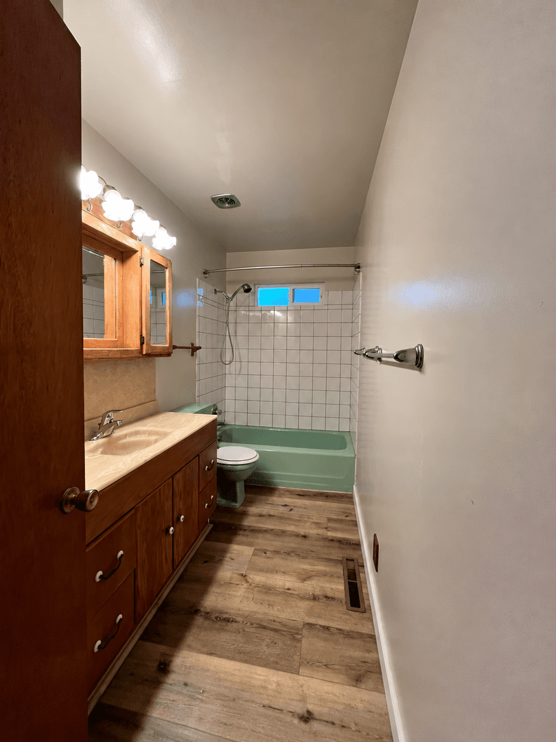 Colfax House: 45 West Oak Street