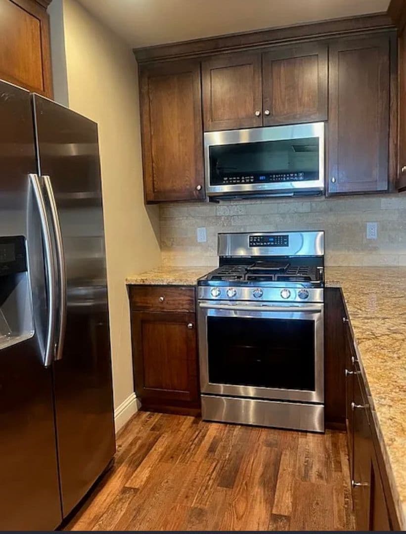Auburn Apartment: 201-209 Hoffman Ave