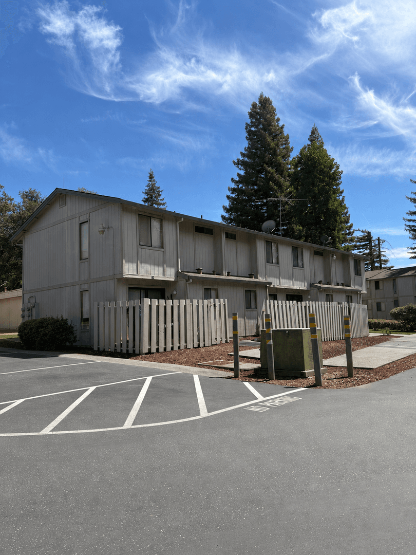 Auburn Apartment: Rock Creek Apartments