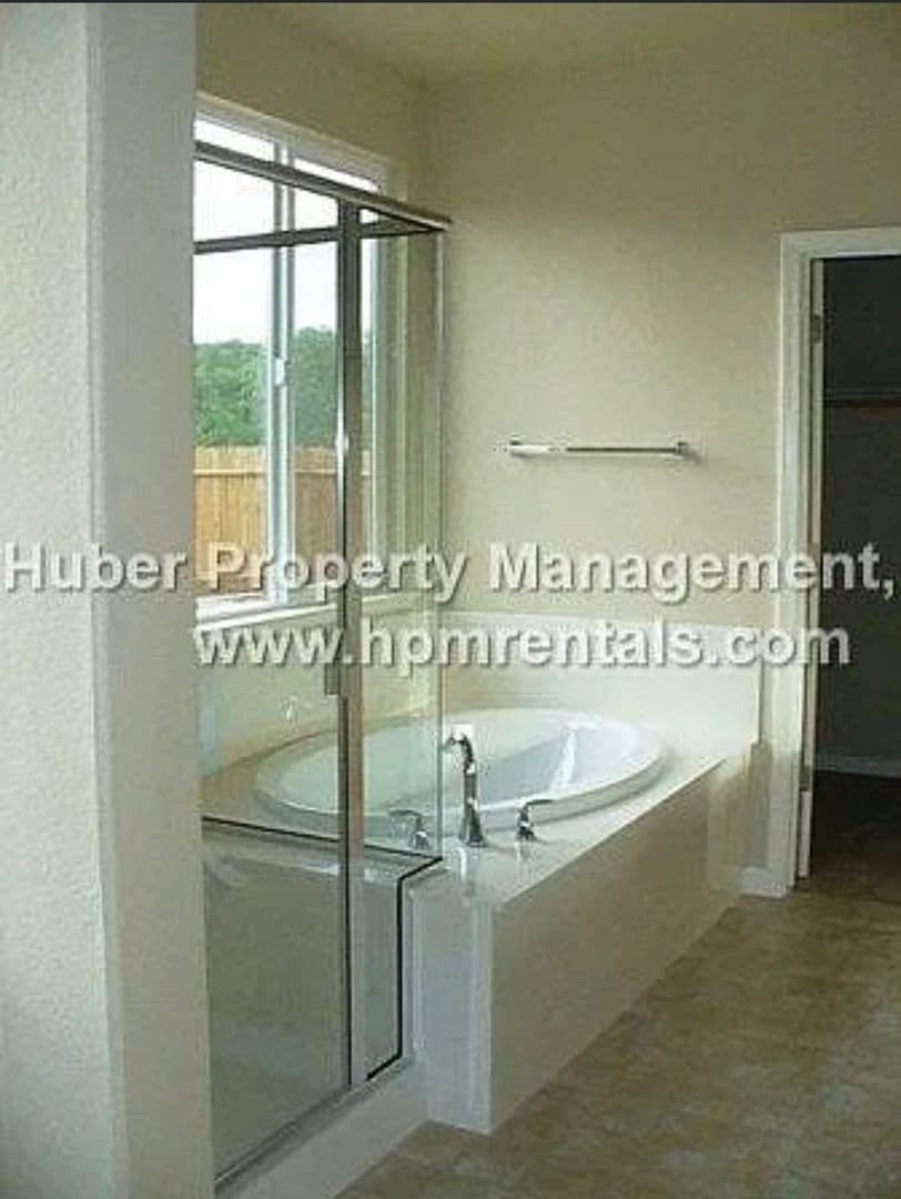 Auburn House: 11004 Caballo Circle