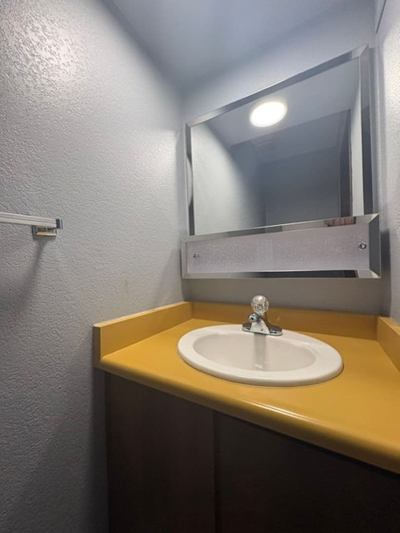 Auburn Apartment: Rock Creek Apartments