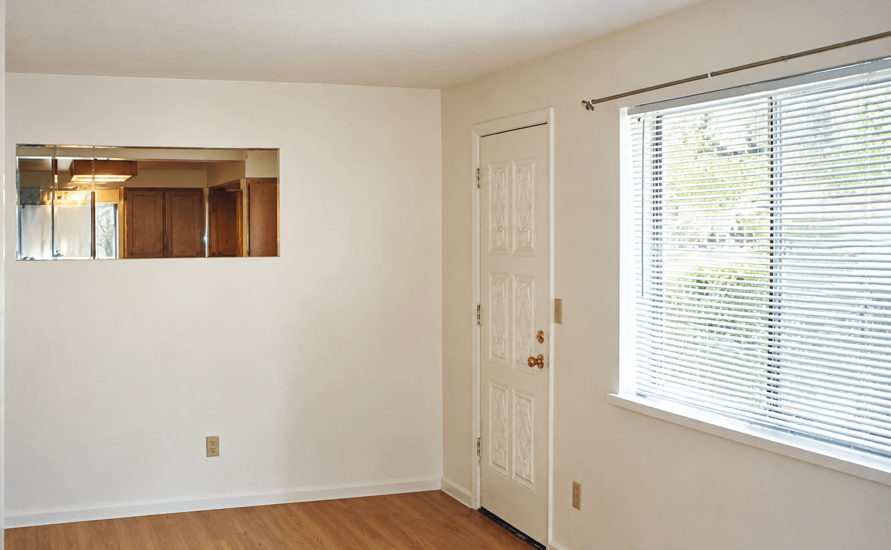 Auburn Apartment: 327 Nevada Street #1-5
