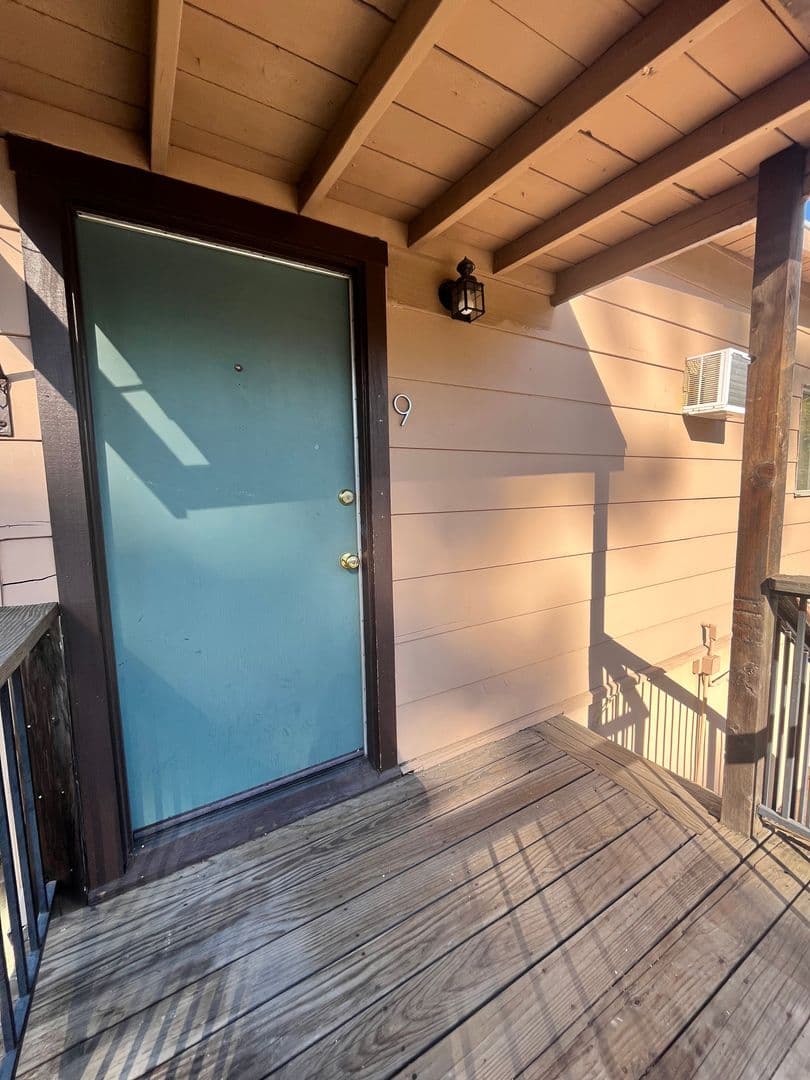 Auburn Apartment: 425 Finley St.(1-9)