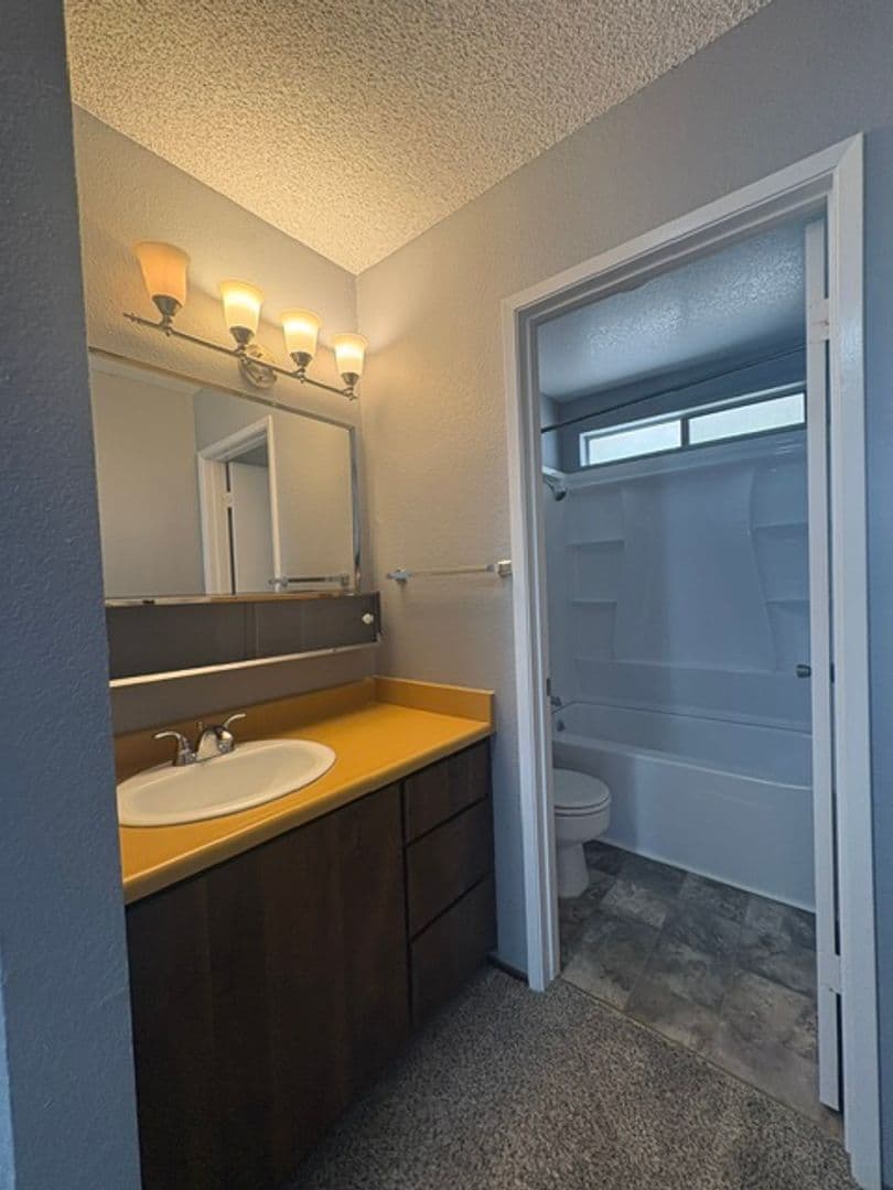 Auburn Apartment: Rock Creek Apartments