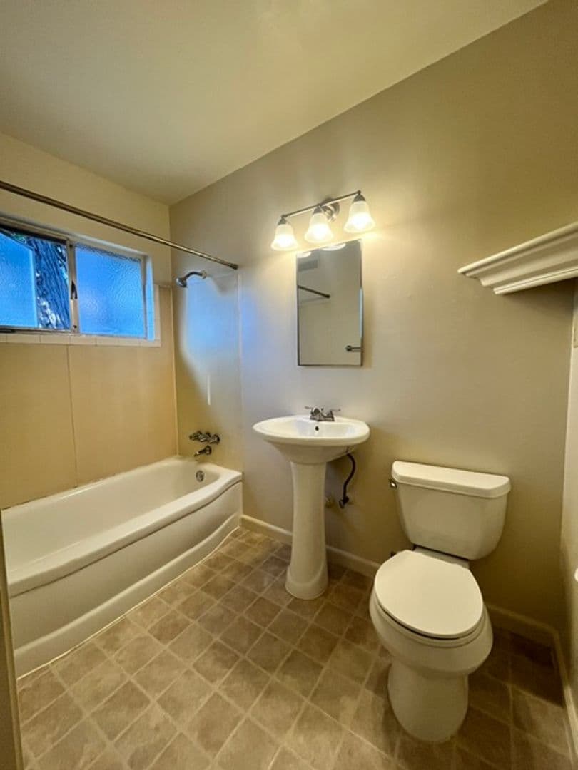 Auburn Apartment: 425 Finley St.(1-9)