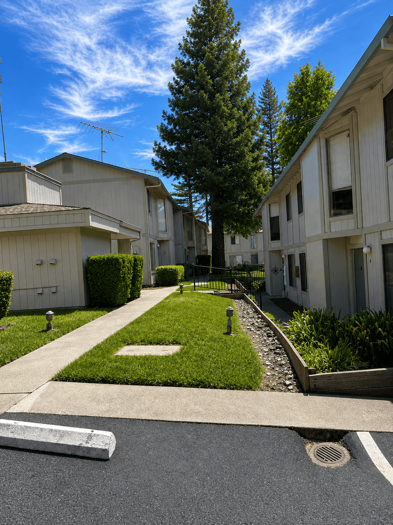 Auburn Apartment: Rock Creek Apartments