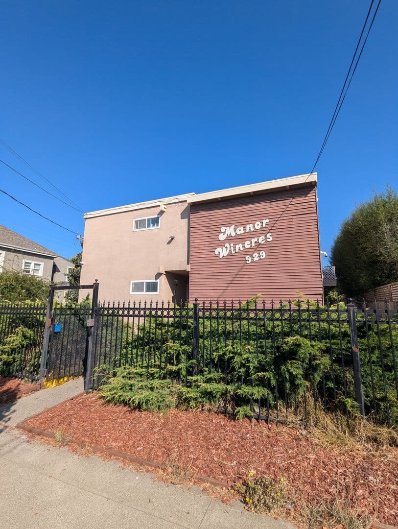 Berkeley Apartment: 929 Delaware Street