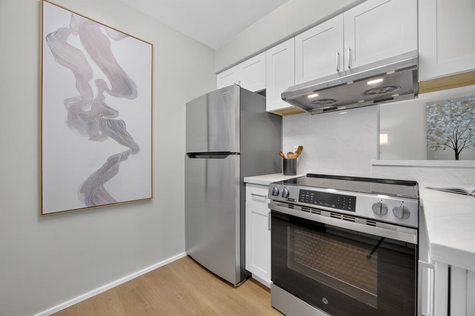 San Mateo House: 3001 Los Prados St